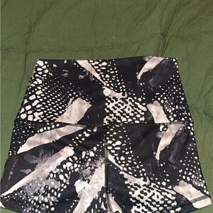 Lululemon Black and White spandex size 4